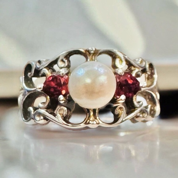 Vintage Pearl & Garnet Sterling Silver Ring - Picture 4 of 9